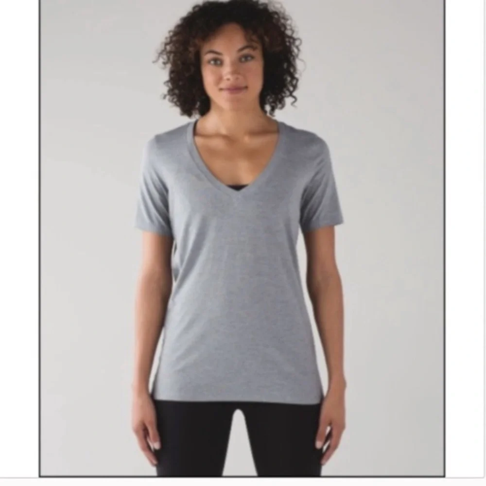 Lululemon grey tee